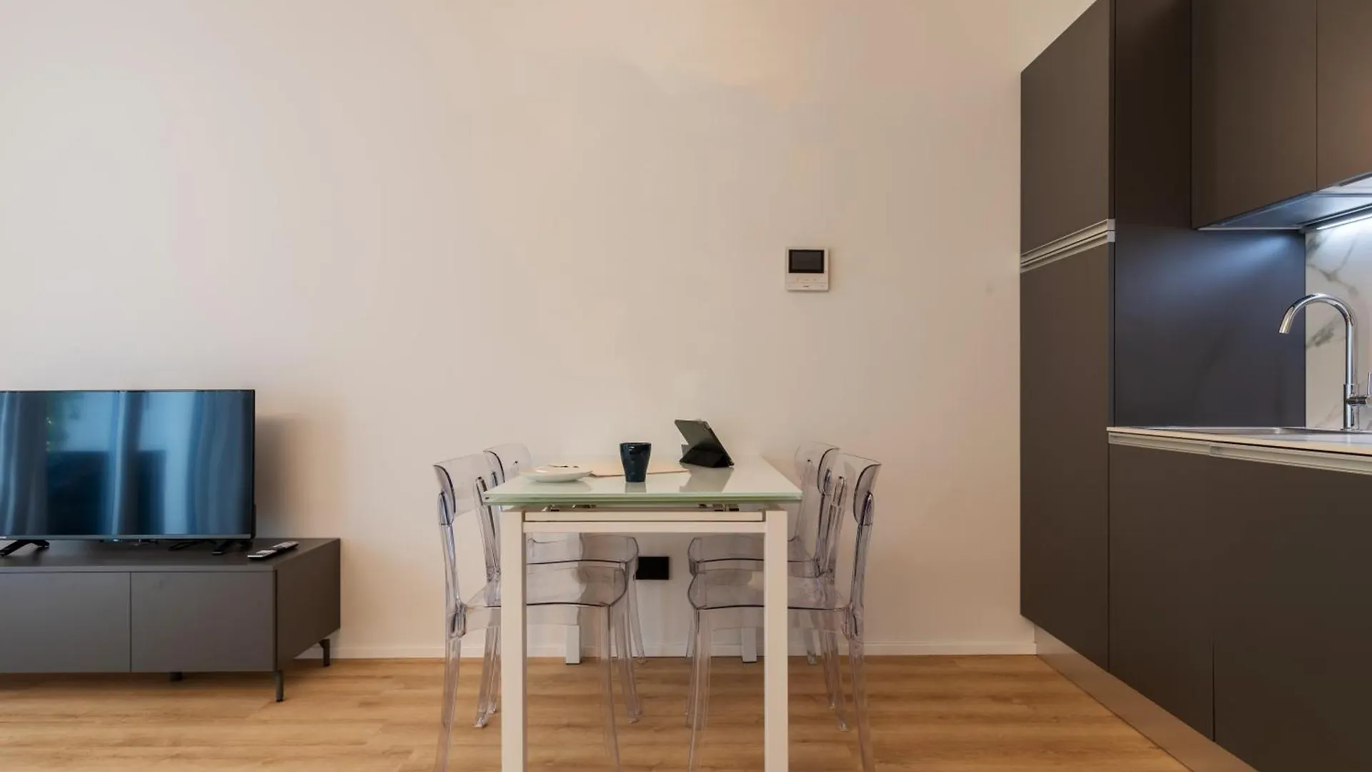 Emotichome 8 E 9 Flexyrent Studio Milan