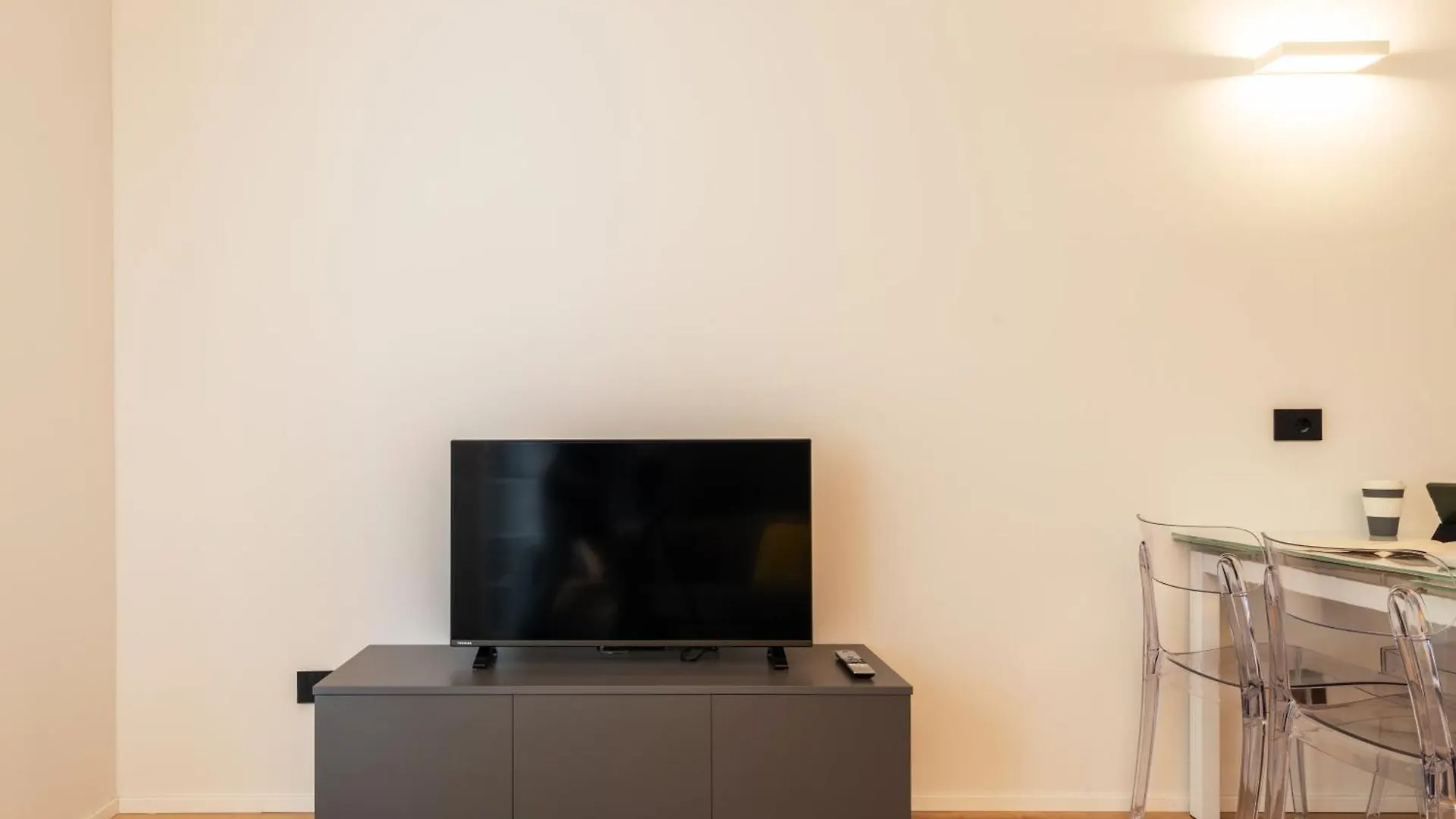 Emotichome 8 E 9 Flexyrent Studio Milan Apartment