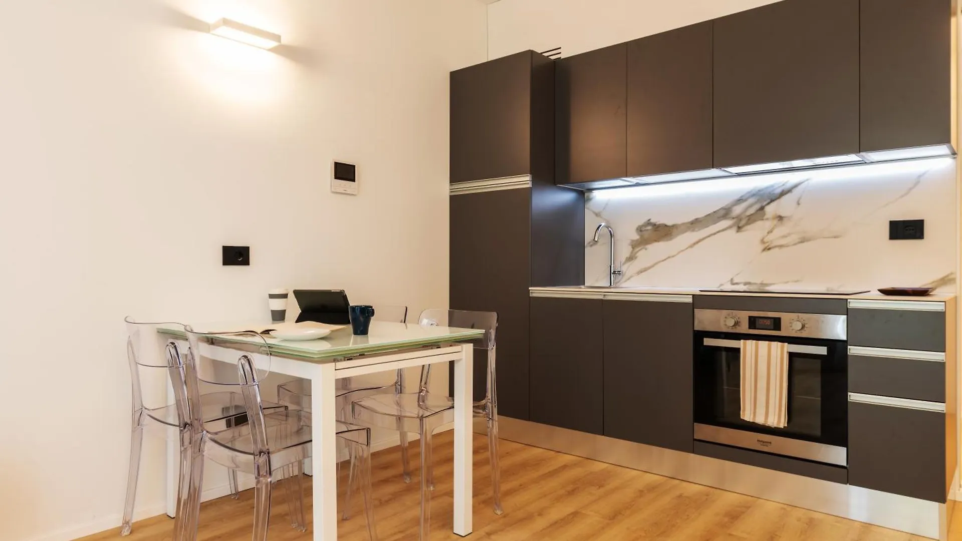 Emotichome 8 E 9 Flexyrent Studio Milan Apartment