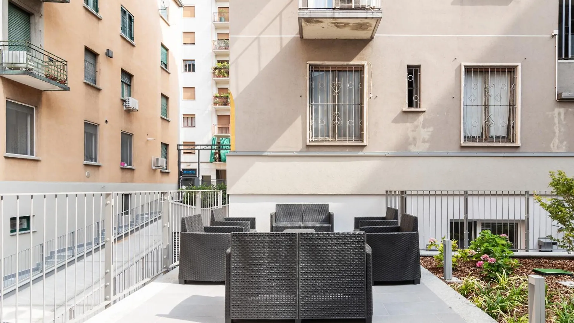 Emotichome 8 E 9 Flexyrent Studio Milan