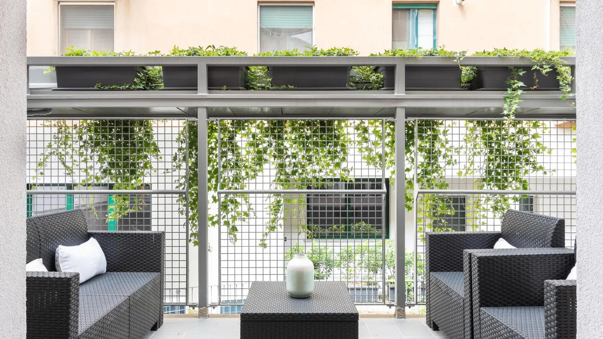 Emotichome 8 E 9 Flexyrent Studio Milan